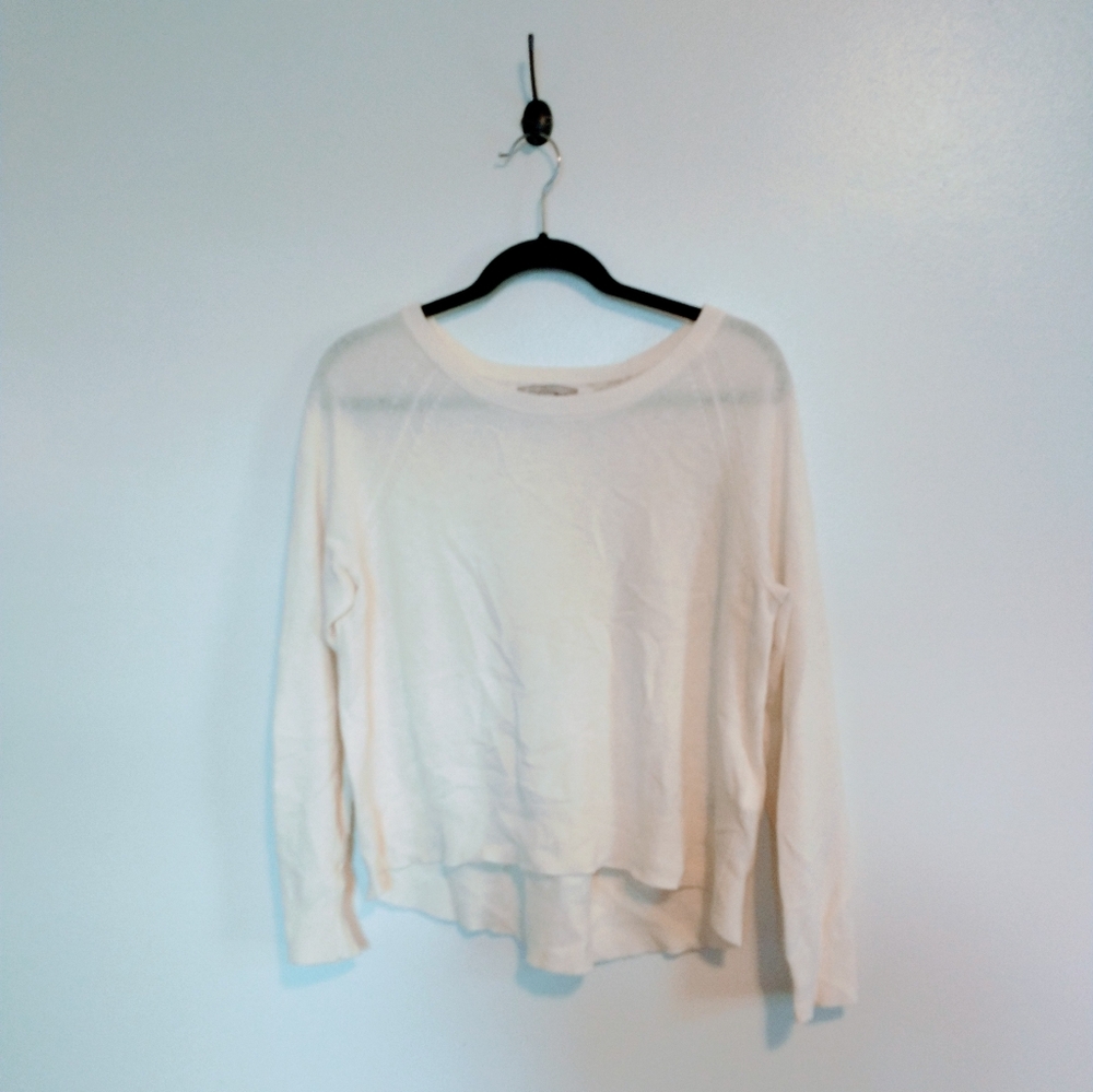 Banana Republic cashmere Merino wool ivory long sleeve top with pleat in the bac